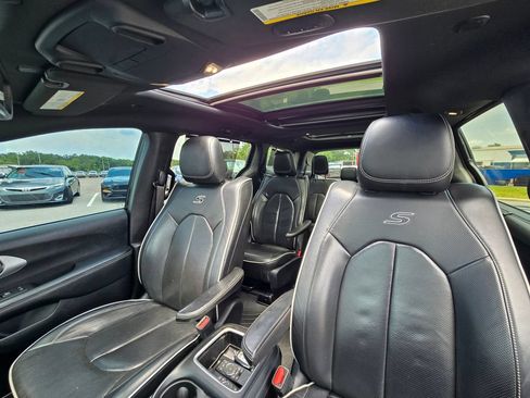 Used 2019 Chrysler Pacifica Limited w/ Advanced Safetytec Group FWD image 30