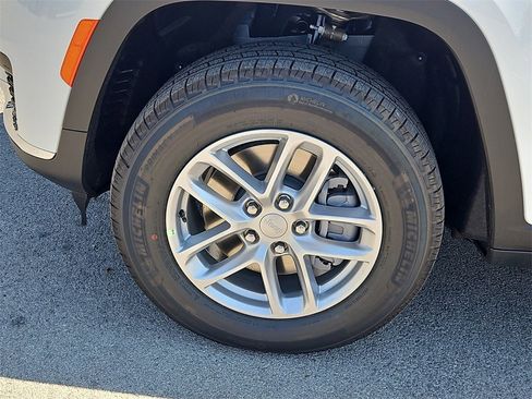 New 2025 Jeep Grand Cherokee L Laredo image 13