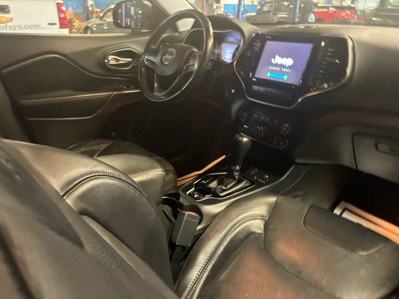 Used 2019 Jeep Cherokee Limited AWD/4WD image 9