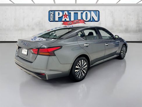 Used 2024 Nissan Altima 2.5 SV FWD image 7