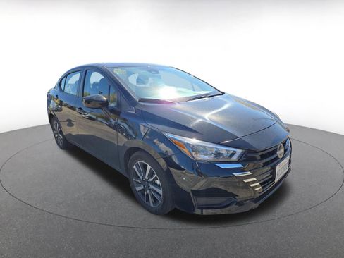 Used 2025 Nissan Versa SV image 3