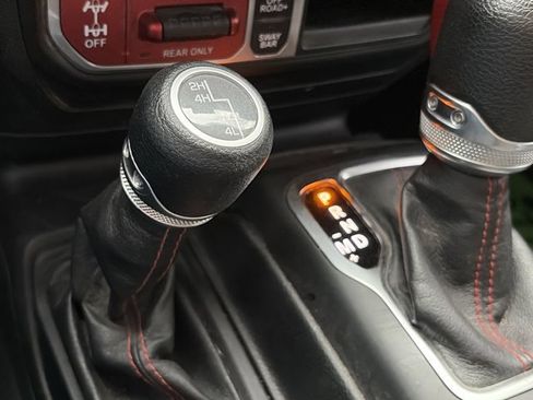 Used 2023 Jeep Wrangler Unlimited Rubicon image 17