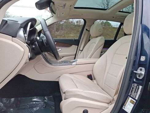 Used 2022 Mercedes-Benz GLC 300 4MATIC image 13