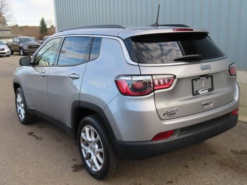 Used 2022 Jeep Compass Latitude image 9