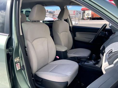 Used 2017 Subaru Forester 2.5i AWD/4WD image 13