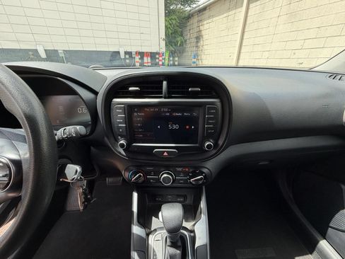 Used 2023 Kia Soul LX w/ Option Group 015 FWD image 17