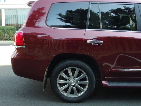 Used 2011 Lexus LX 570 4WD w/ Luxury Pkg image 7