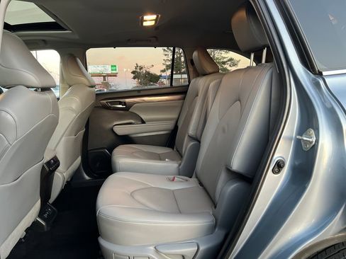 Used 2020 Toyota Highlander Limited image 22