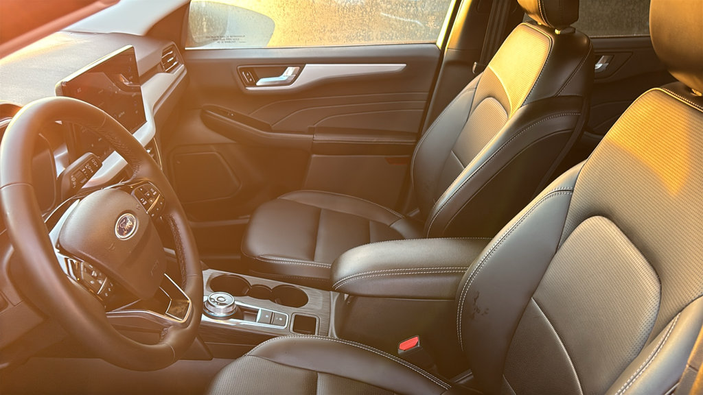 Used 2025 Ford Escape Platinum AWD/4WD image 24