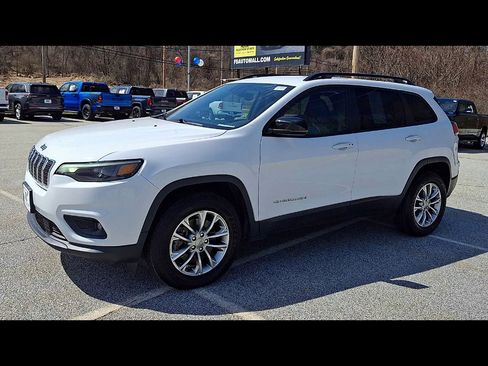 Certified 2022 Jeep Cherokee Latitude Lux w/ Mopar Interior Package image 4