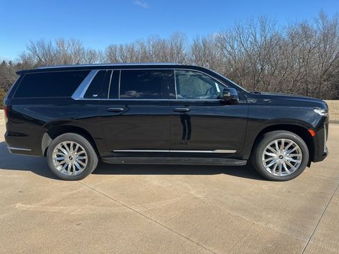 Used 2023 Cadillac Escalade ESV Premium Luxury image 6