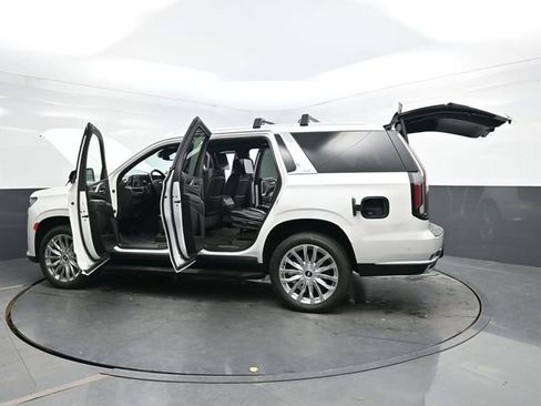 Used 2021 Cadillac Escalade Premium Luxury image 44