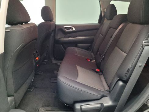 Used 2020 Nissan Pathfinder S FWD image 18