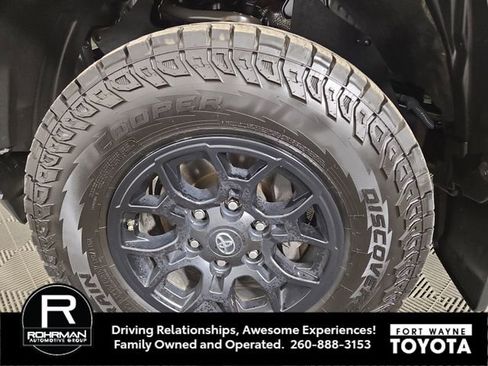 Used 2020 Toyota Tacoma SR5 w/ Technology Package image 11