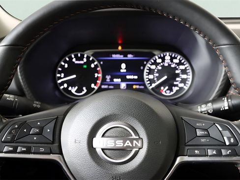 Used 2025 Nissan Sentra SR image 14