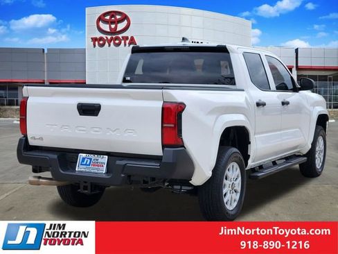 Used 2025 Toyota Tacoma SR image 5