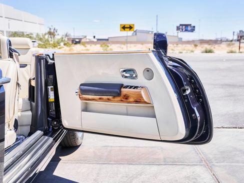 Used 2009 Rolls-Royce Phantom Drophead Coupe RWD image 30