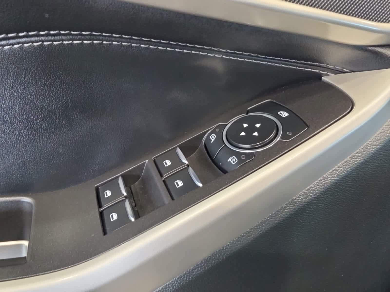 Used 2023 Ford Explorer XLT AWD/4WD image 18