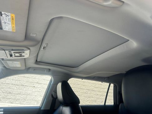 Used 2022 Toyota Highlander XLE AWD/4WD image 11