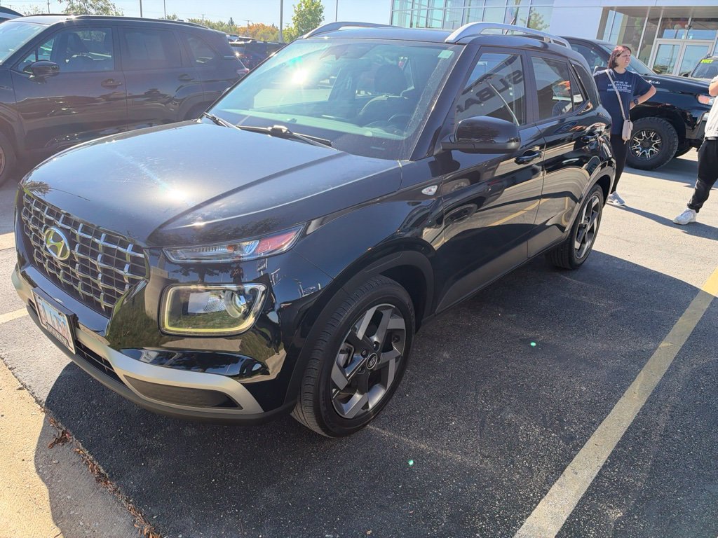 Used 2023 Hyundai Venue SEL FWD image 1