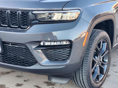 New 2025 Jeep Grand Cherokee Limited w/ Trailer Tow Package AWD/4WD image 9
