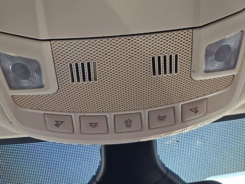 Used 2021 Ford Edge SE image 30