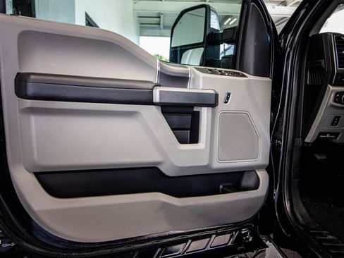 Used 2017 Ford F250 XLT w/ XLT Premium Package image 23