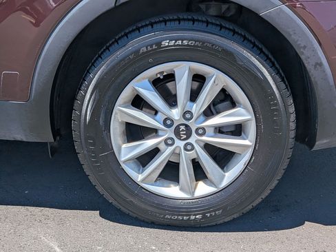 Used 2019 Kia Sorento AWD V6 image 12