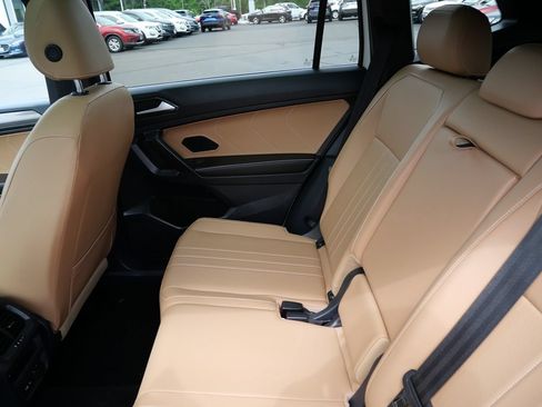 Used 2022 Volkswagen Tiguan SE AWD/4WD image 23