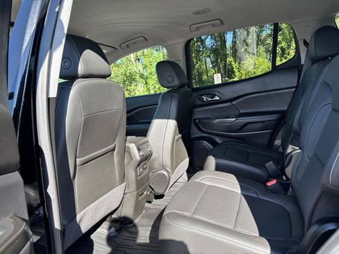 Used 2023 GMC Acadia SLT w/ Technology Package AWD/4WD image 19