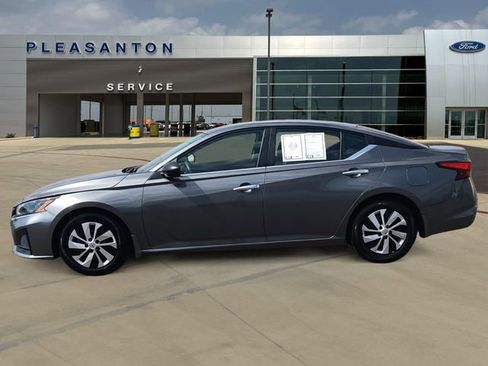 Used 2024 Nissan Altima 2.5 S FWD image 2