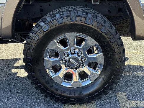 Used 2017 Ford F250 Lariat w/ Chrome Package image 10