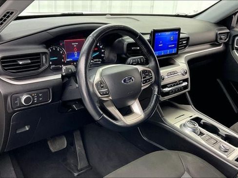 Used 2022 Ford Explorer XLT AWD/4WD image 16