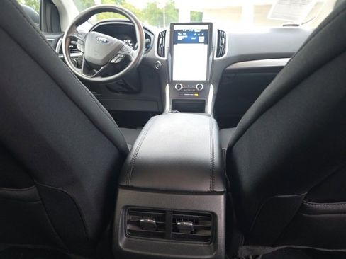 Used 2024 Ford Edge SE image 15