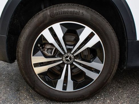 Used 2024 Mercedes-Benz GLB 250 4MATIC w/ Driver Assistance Package image 7