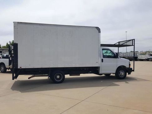 Used 2018 Chevrolet Express 3500 RWD image 6