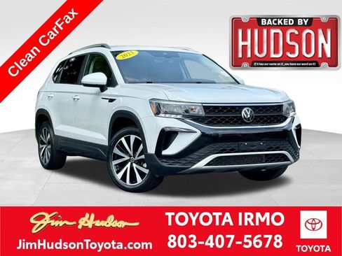 Used 2023 Volkswagen Taos SE FWD image 1