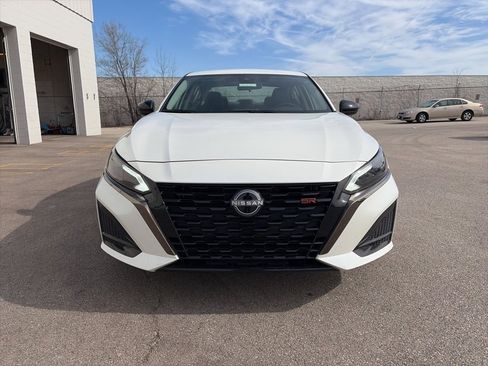 Used 2025 Nissan Altima 2.5 SR image 9