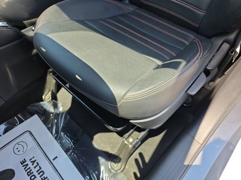Used 2020 Nissan Kicks SR w/ SR Premium Package FWD image 27