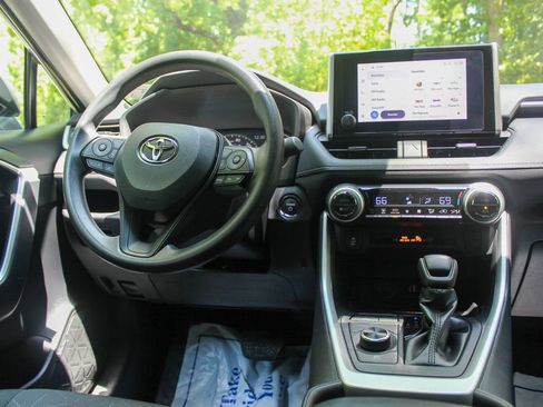 Used 2024 Toyota RAV4 XLE image 21