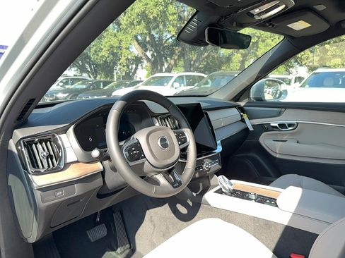 Used 2026 Volvo XC90 B6 Plus w/ Protection Package Premier AWD/4WD image 12
