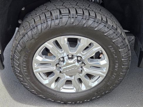 Used 2022 GMC Sierra 3500 Denali w/ Denali Ultimate Package AWD/4WD image 9