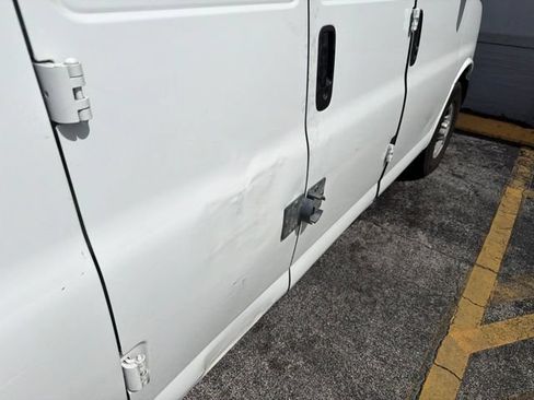 Used 2014 Chevrolet Express 2500 RWD image 9