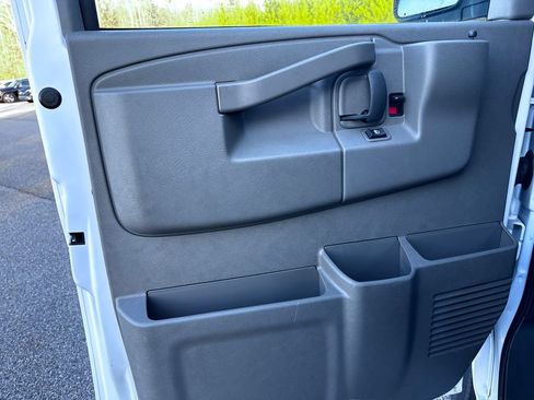 Used 2025 Chevrolet Express 2500 Extended w/ Communications Package image 21