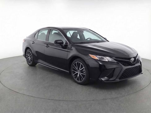 Used 2024 Toyota Camry SE FWD image 3