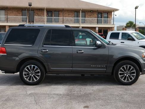 Used 2016 Lincoln Navigator Select RWD image 16