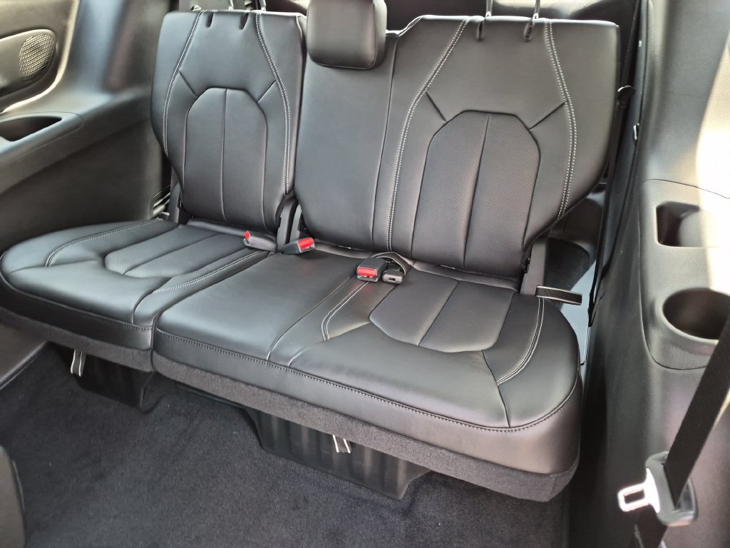 New 2027 Chrysler Pacifica Select w/ Family Tech Group FWD image 19