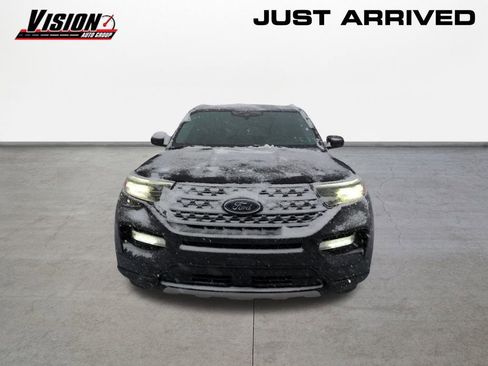 Used 2022 Ford Explorer XLT w/ Equipment Group 202A image 2