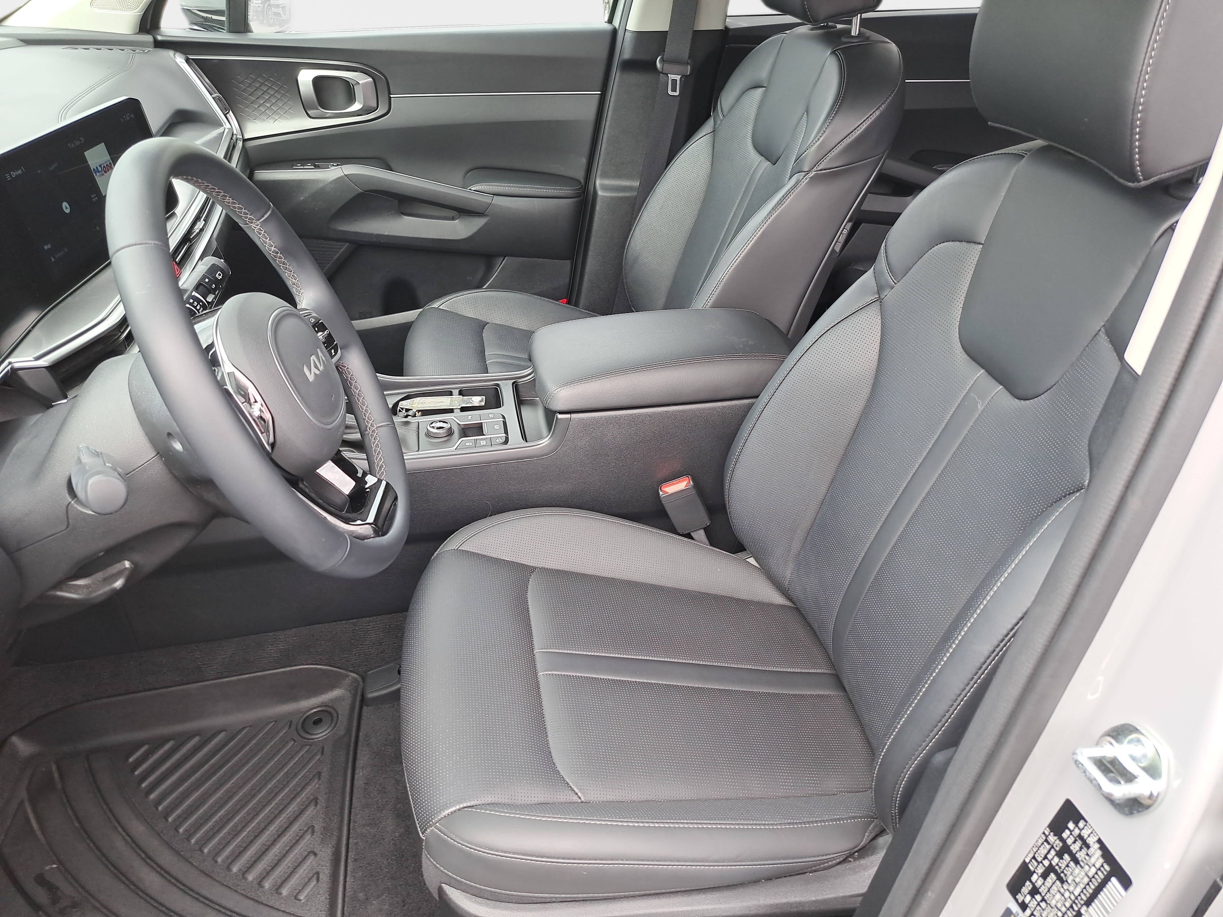Used 2025 Kia Sorento S w/ Panoramic Sunroof Package FWD image 16