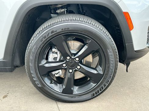 Used 2025 Jeep Grand Cherokee L Altitude image 25